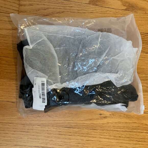 NWT Faux Leather high waisted Black pleated shorts size S - Picture 7 of 7